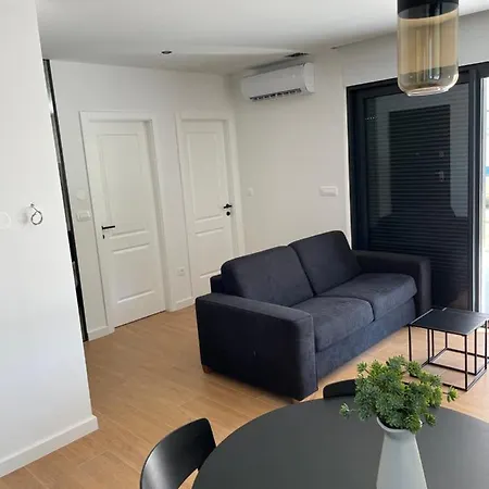 Апартаменты P Palace Maisonette With Private Pool Каштела