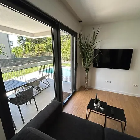 P Palace Maisonette With Private Pool *