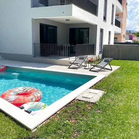 P Palace Maisonette With Private Pool Апартаменты *